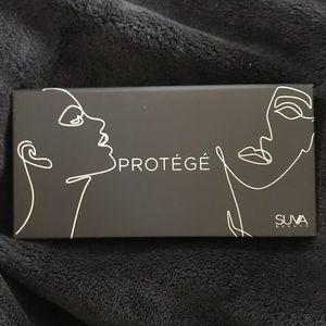 Brand New Shadows & Highlighter Palette